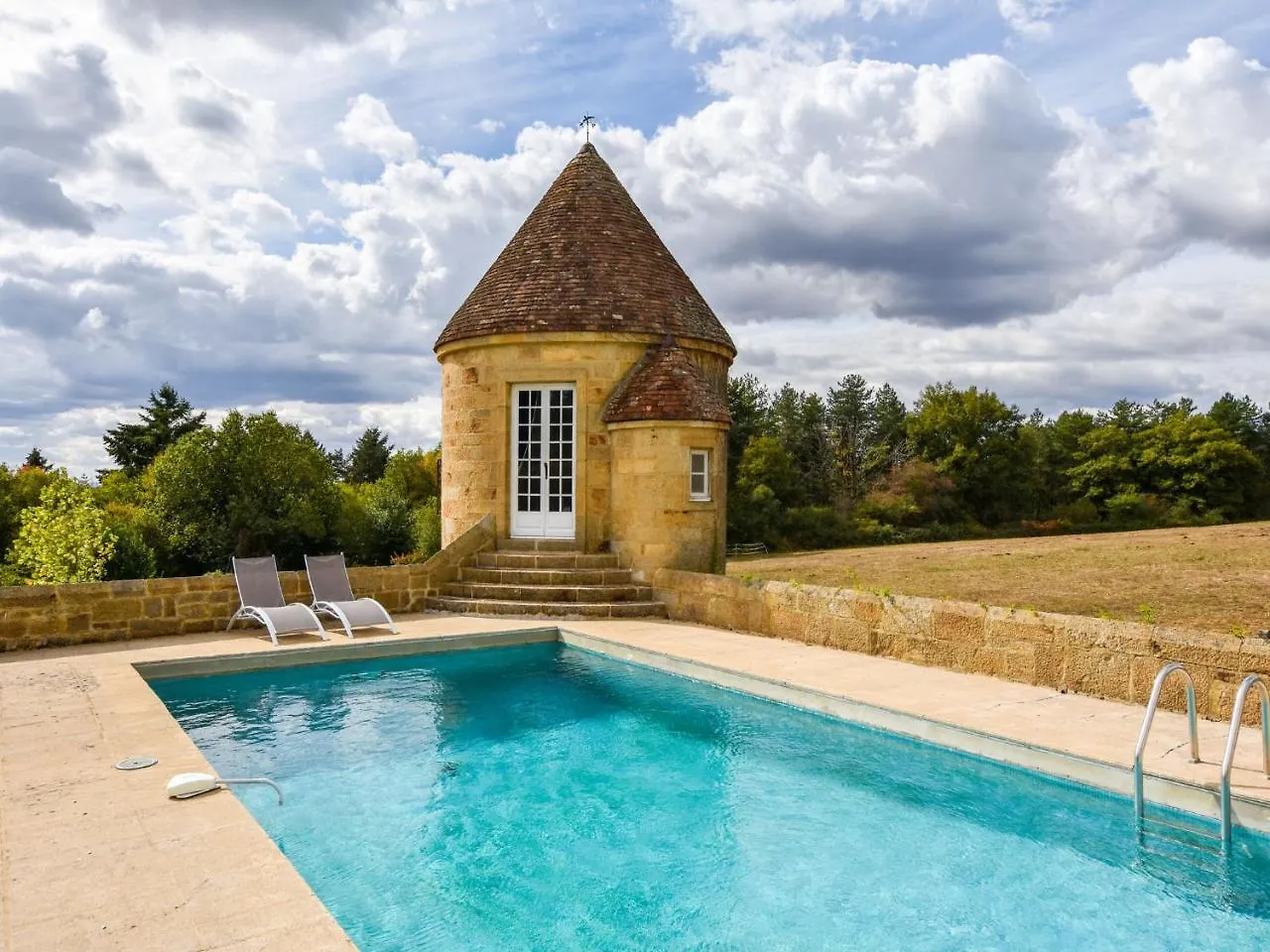 Дом отдыха Вилла Gorgeous Manor In The Auvergne With Private Pool Meaulne Франция
