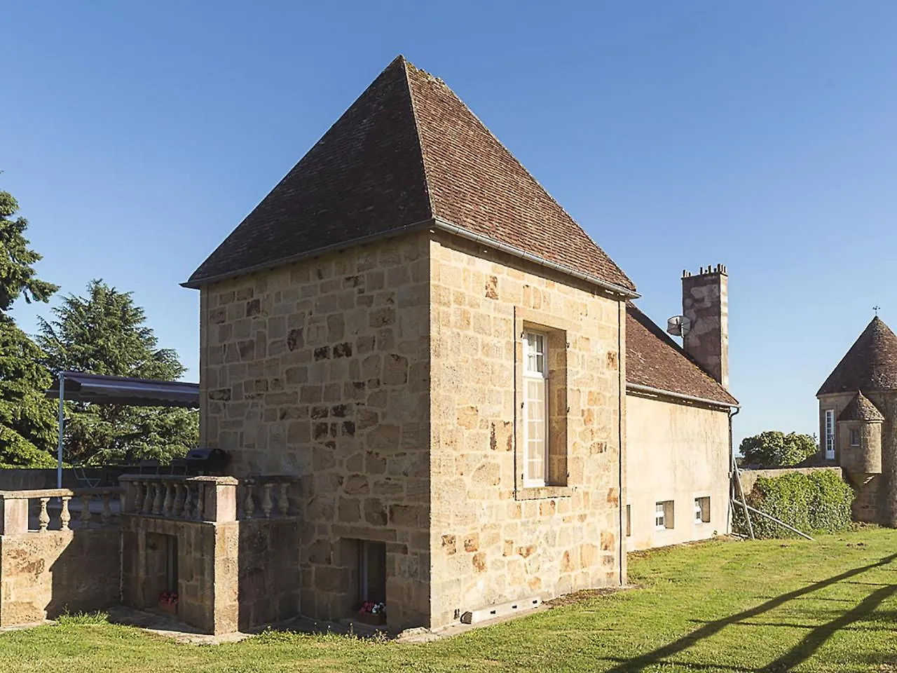 Holiday home Gorgeous Manor In The Auvergne With Private Pool Villa Meaulne
